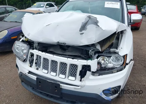 2014 Jeep Compass Latitude z USA, uszkodzony, nr VIN 1C4NJCEA9ED645610